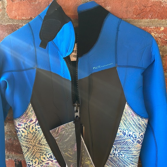 Roxy wetsuit 3/2, synchro series with surf chest - Picture 3 of 4